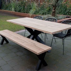 Goedkope tuintafel Dyon en bankje met zwarte x poot